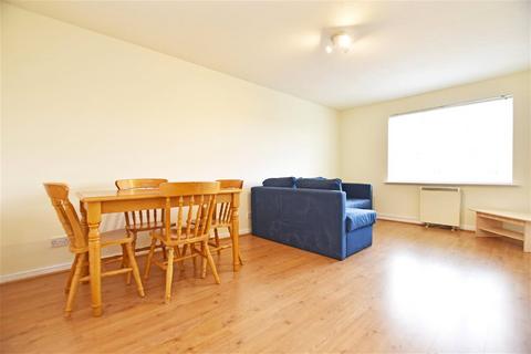 2 bedroom apartment to rent, Bankside Close, Isleworth