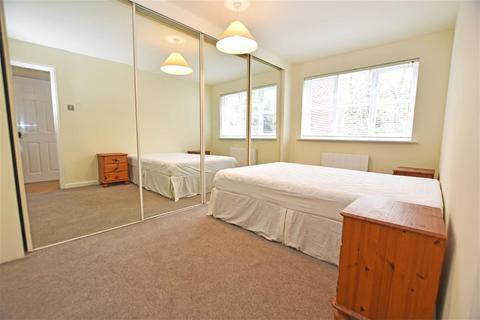 2 bedroom apartment to rent, Bankside Close, Isleworth