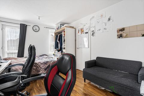 2 bedroom maisonette for sale, London N7