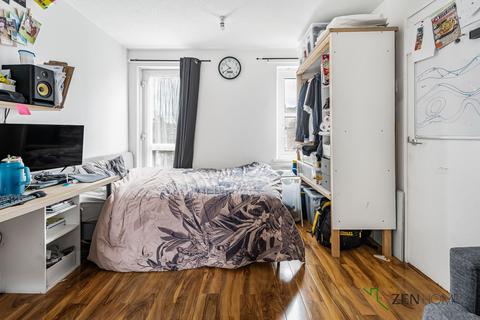 2 bedroom maisonette for sale, London N7