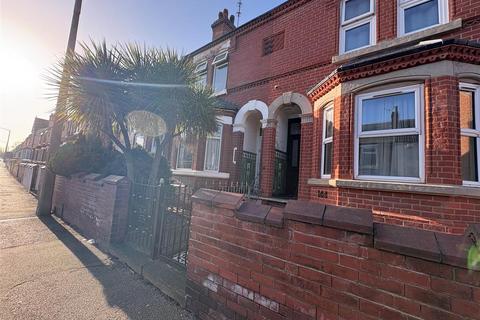 3 bedroom house to rent, Urban Road, DONCASTER
