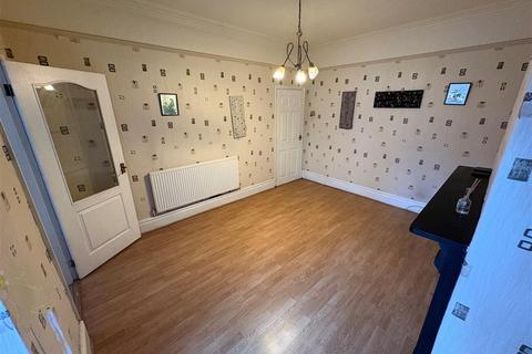 3 bedroom house to rent, Urban Road, DONCASTER