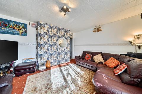 2 bedroom flat for sale, Norwood Close, Southall, UB2