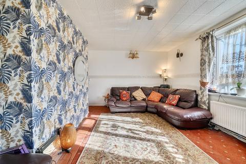 2 bedroom flat for sale, Norwood Close, Southall, UB2