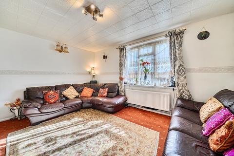 2 bedroom flat for sale, Norwood Close, Southall, UB2