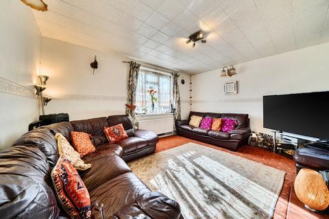 2 bedroom flat for sale, Norwood Close, Southall, UB2