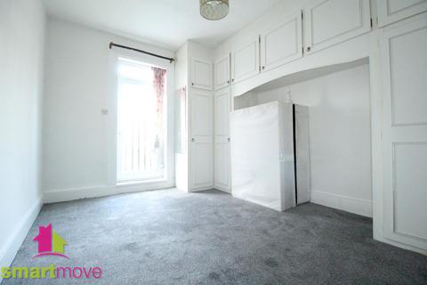 2 bedroom flat to rent, Clarendon Gardens, Ilford, Essex, IG1