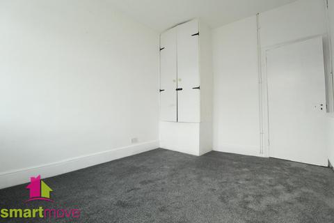 2 bedroom flat to rent, Clarendon Gardens, Ilford, Essex, IG1