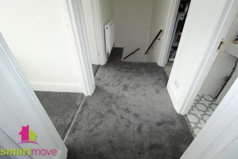 2 bedroom flat to rent, Clarendon Gardens, Ilford, Essex, IG1