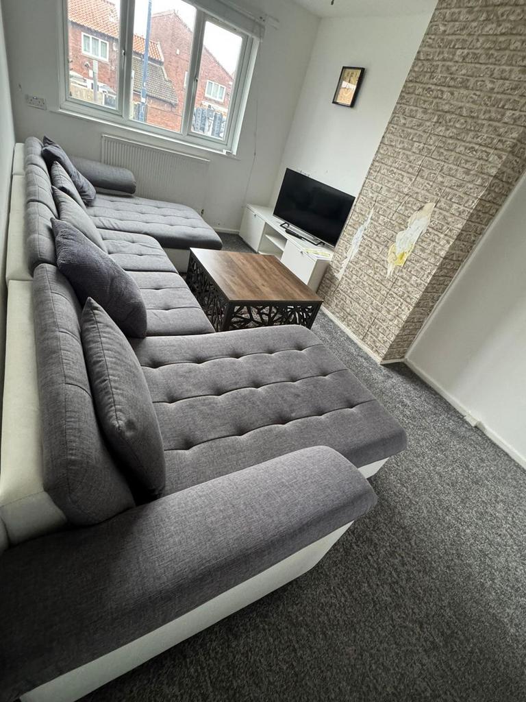 2 bed flat to rent Cumbrae Gardens, Salford M5