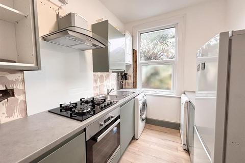 3 bedroom flat for sale, Bangalore Street, Putney, SW15