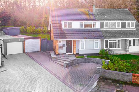 3 bedroom semi-detached house for sale, Fairland Close, Rayleigh SS6