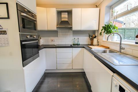 2 bedroom end of terrace house for sale, Kingfisher Close,  Farnborough , GU14