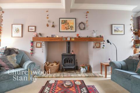 2 bedroom end of terrace house for sale, Third Avenue, Harwich, CO12