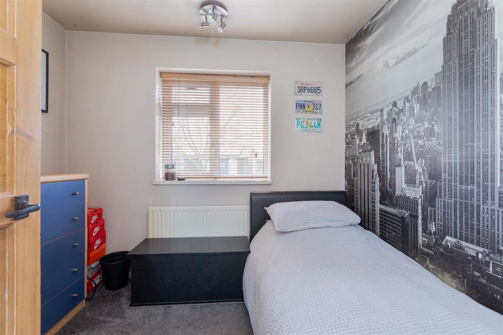 101 Moreton Way-16.jpg
