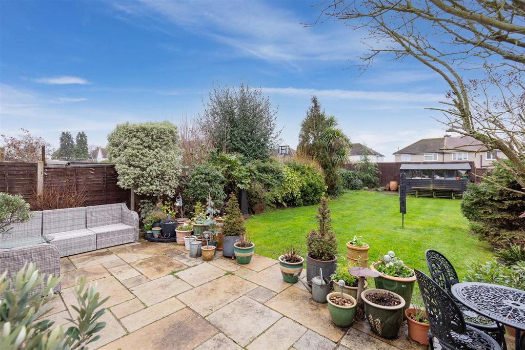 101 Moreton Way-1.jpg