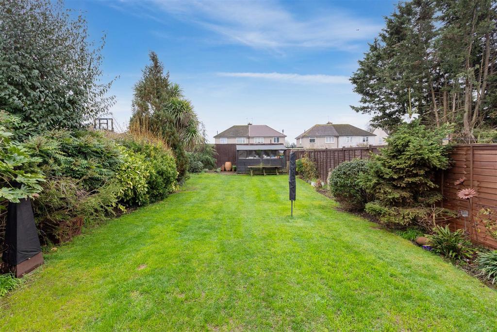 101 Moreton Way-2.jpg