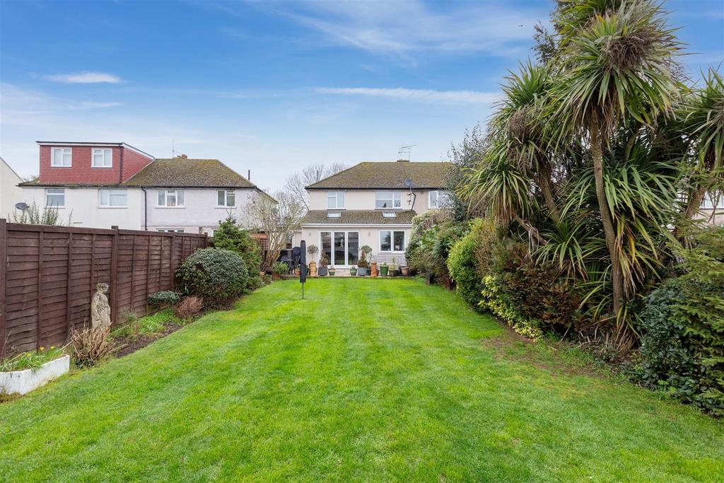 101 Moreton Way-4.jpg