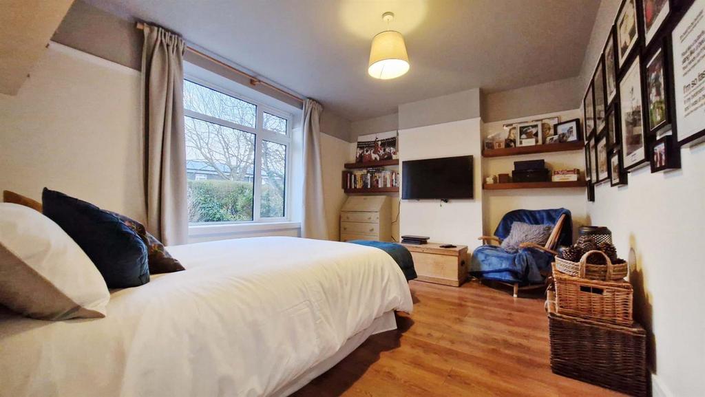 101 Moreton Way.jpg