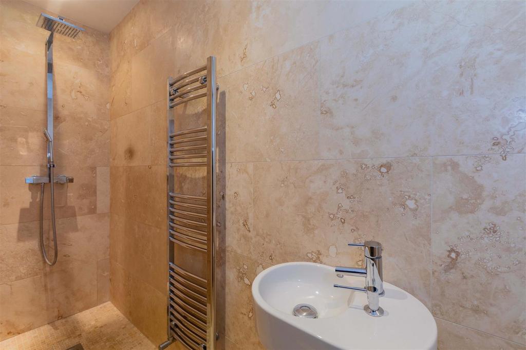 101 Moreton Way-10.jpg