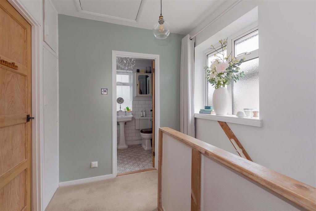 101 Moreton Way-17.jpg