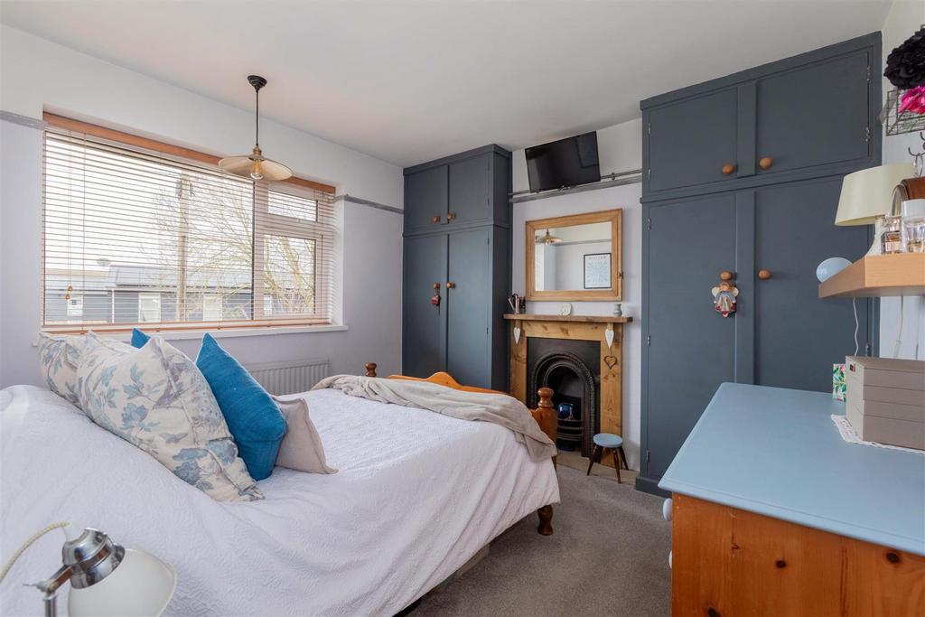 101 Moreton Way-19.jpg