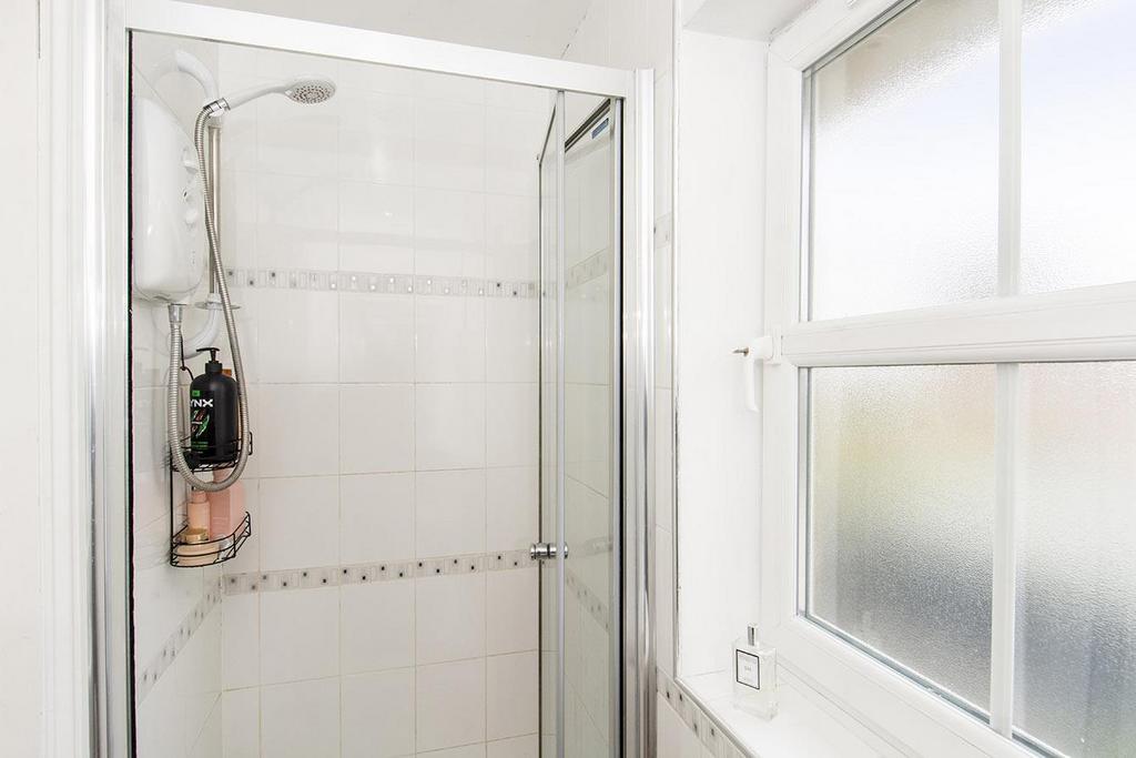 En-Suite (Photo Two)