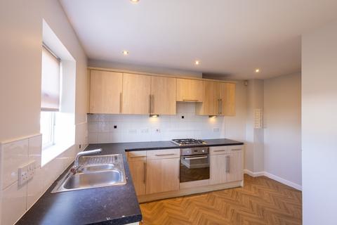 3 bedroom terraced house to rent, Alred Court, Bradford