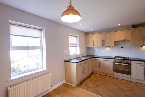 3 bedroom terraced house to rent, Alred Court, Bradford