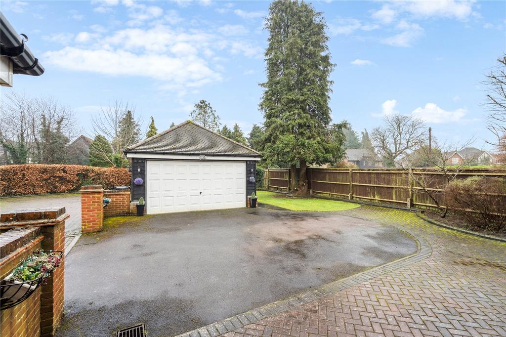 Garage/Driveway