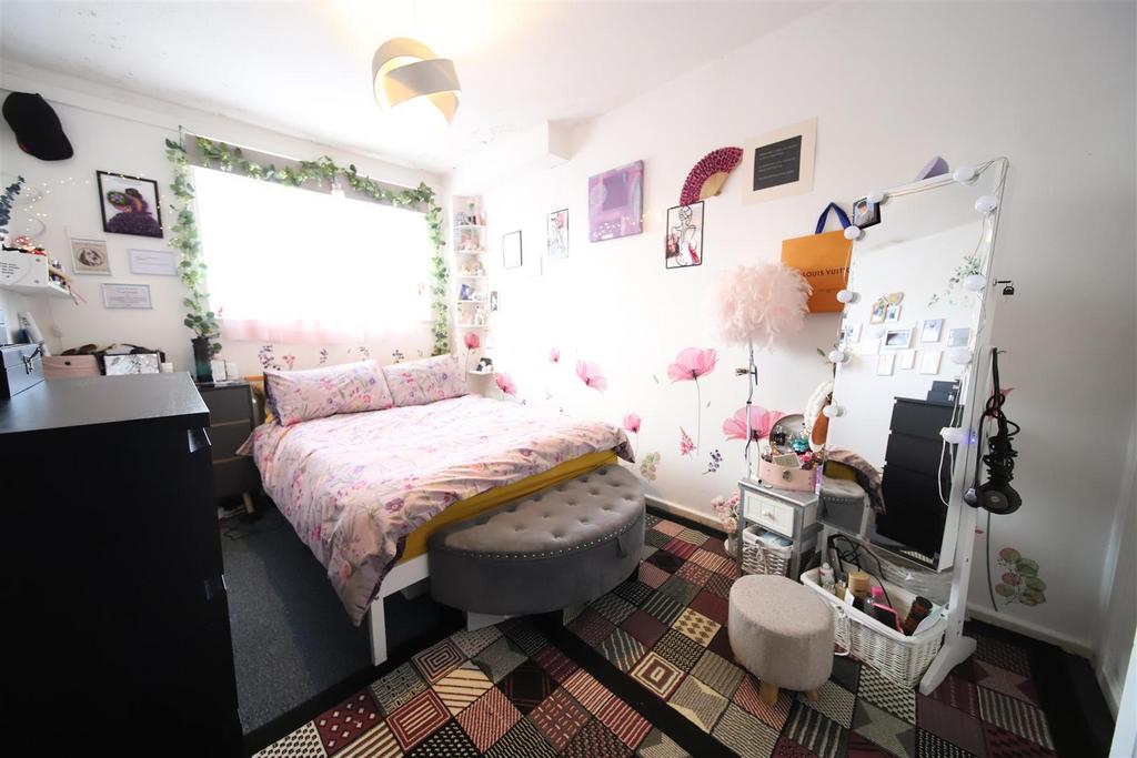 Bedroom 1.jpg