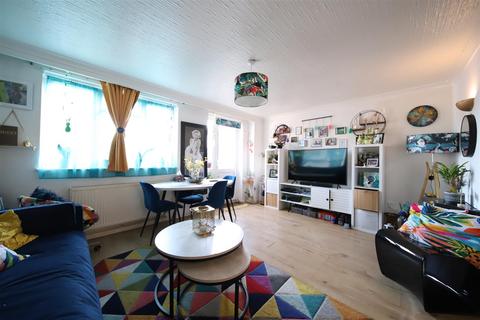 3 bedroom flat for sale, Lawson Road, Enfield