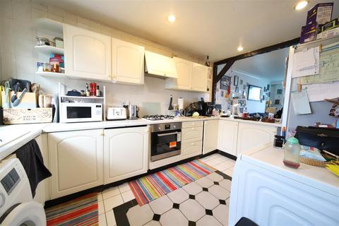 3 bedroom flat for sale, Lawson Road, Enfield