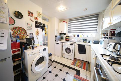 3 bedroom flat for sale, Lawson Road, Enfield