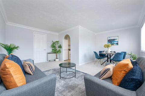 2 bedroom apartment for sale, Shaw Drive, WALTON-ON-THAMES, Surrey, KT12