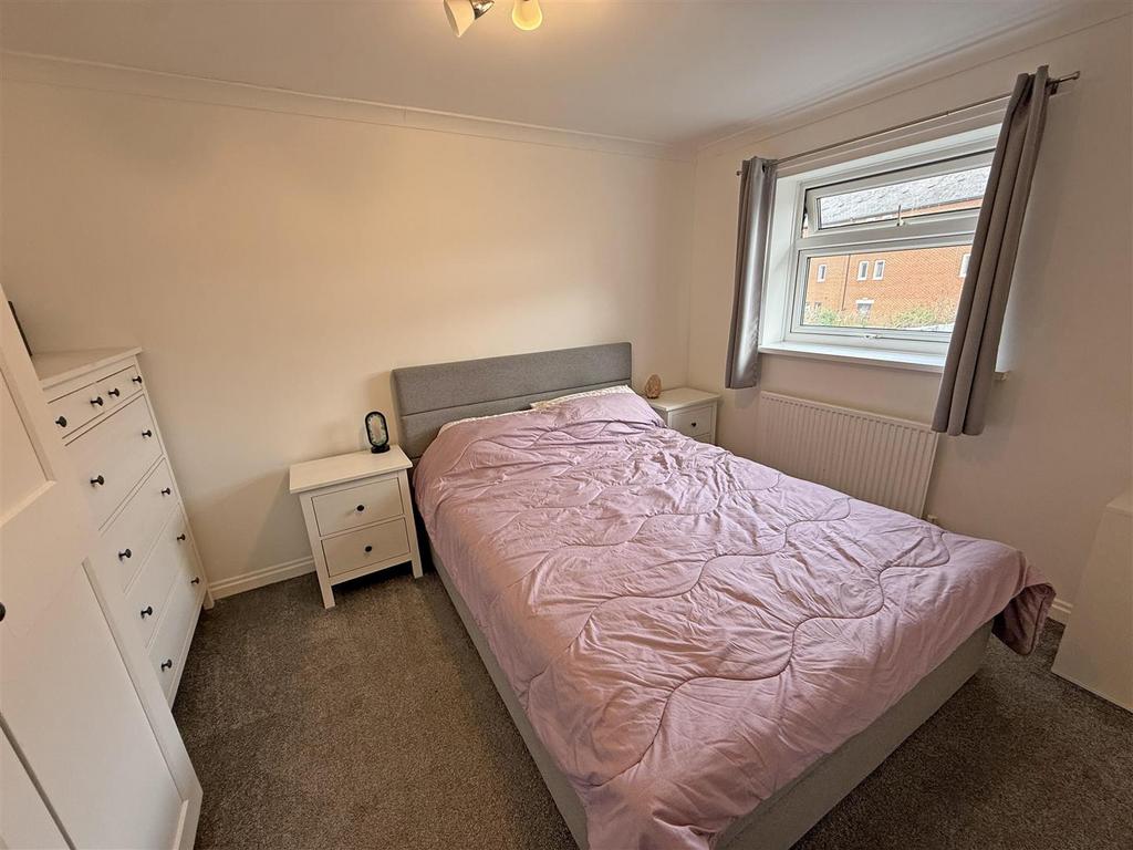 Bedroom 1.jpg