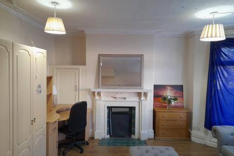 3 bedroom house share to rent, Lothian Road