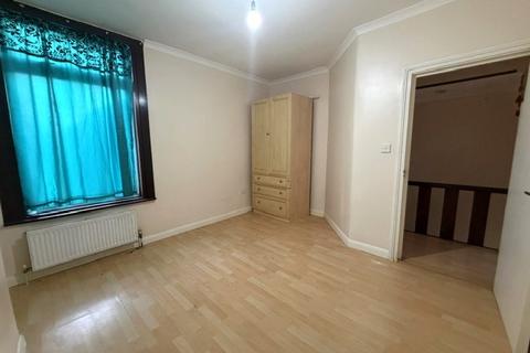 2 bedroom maisonette to rent, Pinner Road, HA1