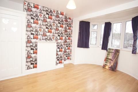 3 bedroom semi-detached house to rent, Malvern Avenue, HA2