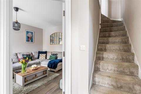 undefined, Hayward Mews, Lingfield