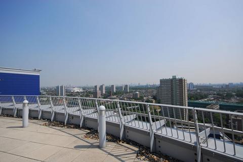 2 bedroom flat to rent, Falcon Wharf, Battersea, London, SW11