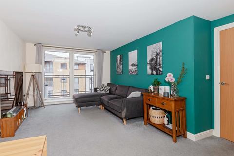 2 bedroom flat for sale, Page Court, Commonwealth Drive, Crawley, RH10