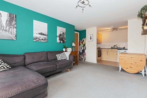 2 bedroom flat for sale, Page Court, Commonwealth Drive, Crawley, RH10