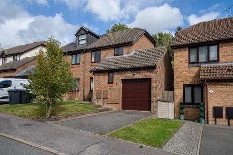 3 bedroom semi-detached house for sale, Woodbury Avenue, East Grinstead, RH19