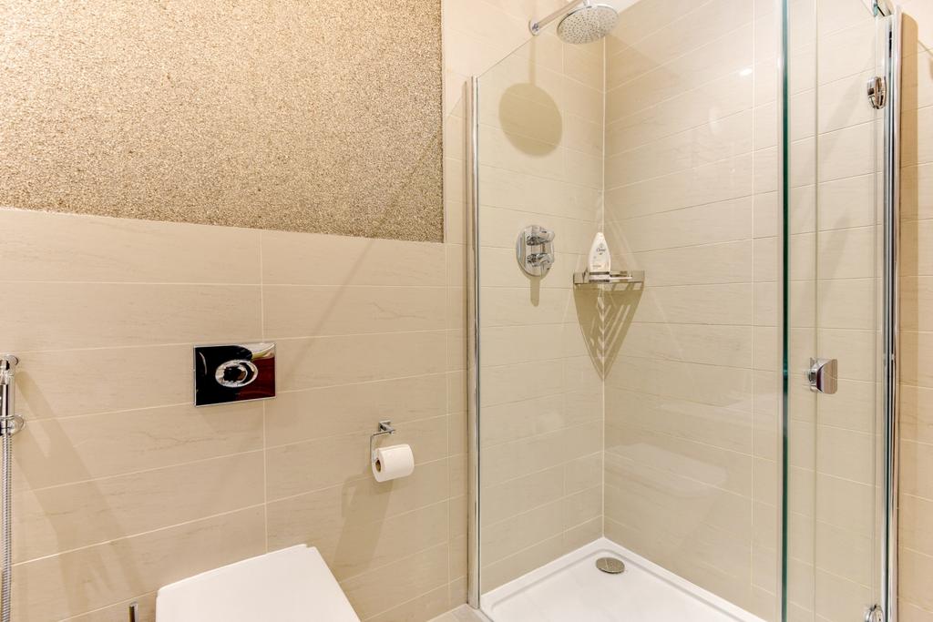 75b Dyke-39