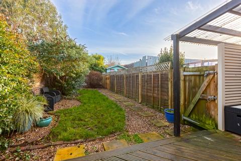 2 bedroom ground floor flat for sale, South Street, Tarring, Worthing, BN14