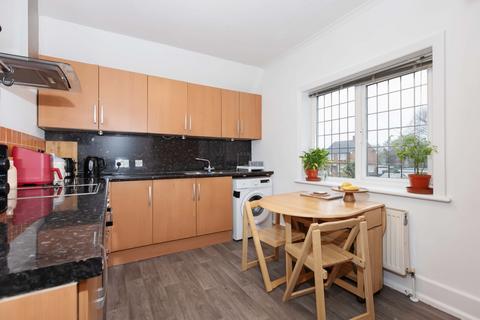 2 bedroom flat for sale, St. Lawrence Avenue, Worthing, BN14