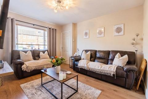 2 bedroom terraced house for sale, Park Avenue, Wakefield WF3