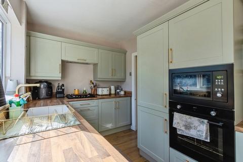 undefined, Park Avenue, Wakefield WF3