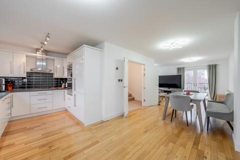 4 bedroom semi-detached house for sale, St James Mews, Leeds LS15